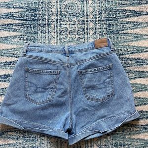 Women’s Size 8 American Eagle Mom Jean Shorts